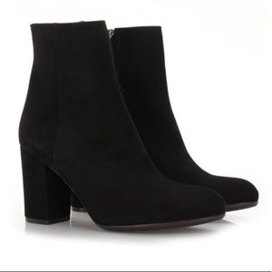 Via Roma Black Suede Ankle Boot 2.5’ Heel Black Womens Size 8 EUC